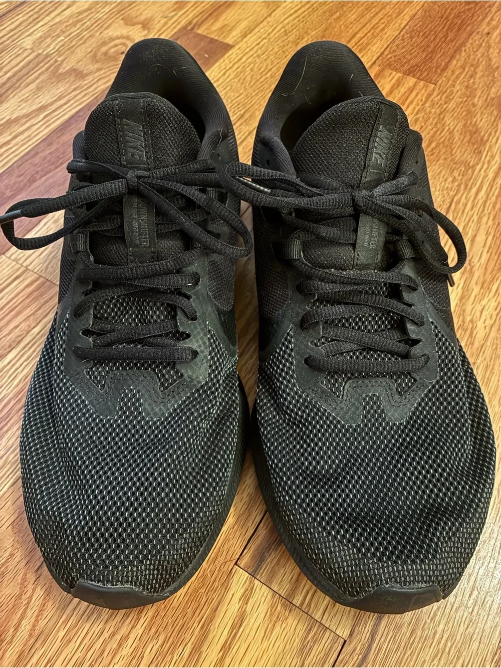 Nike sleek black